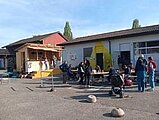 Photo de la cour et de l'entrée du Foyer